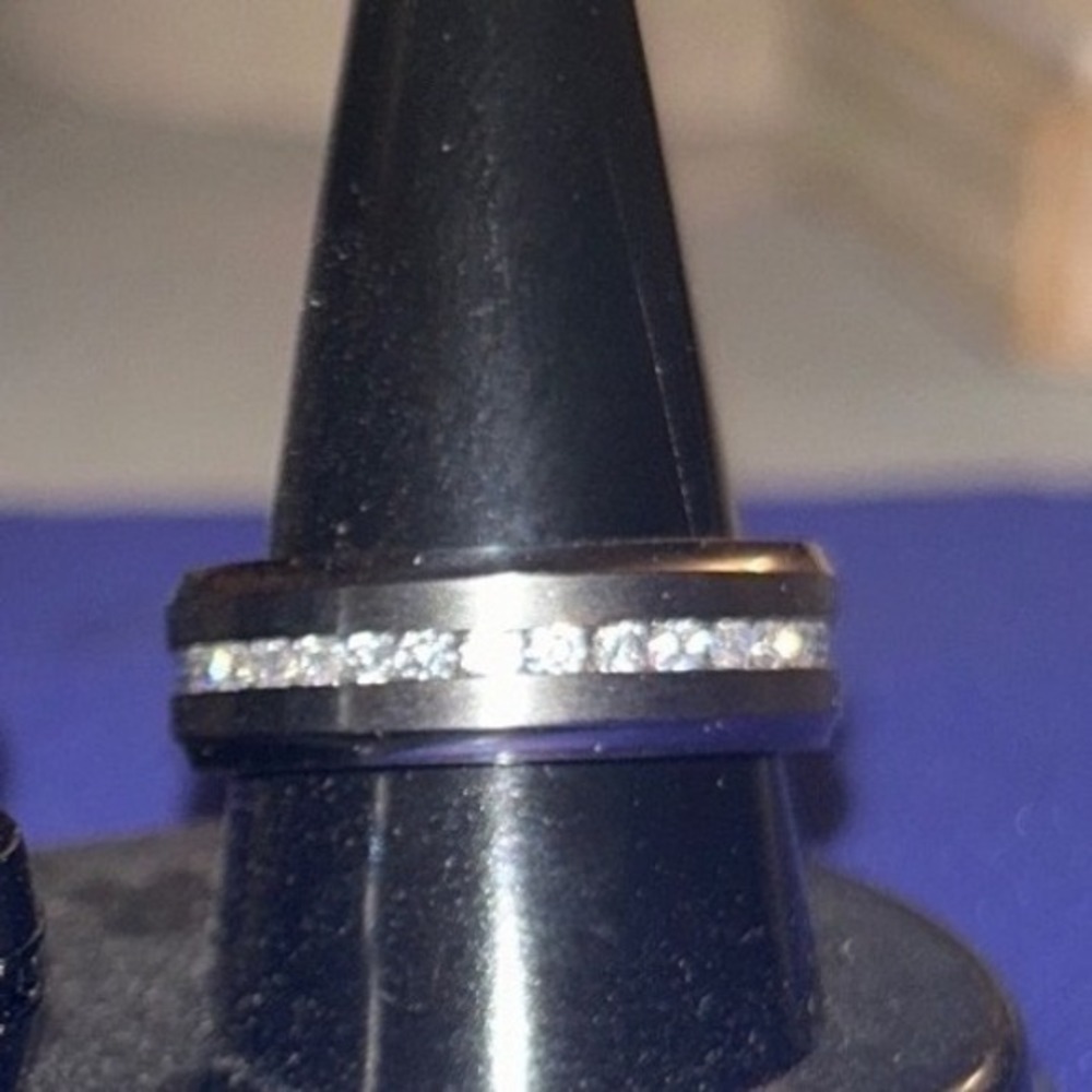 Quality Gold QG Mens Titanium Wedding Ban Ring Cubic Zirconia Size 8